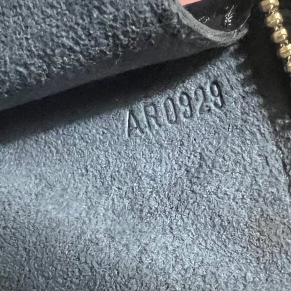 Louis Vuitton Pochette Baguette Bag Black Epi Leather Zip Closure - Picture 6 of 6